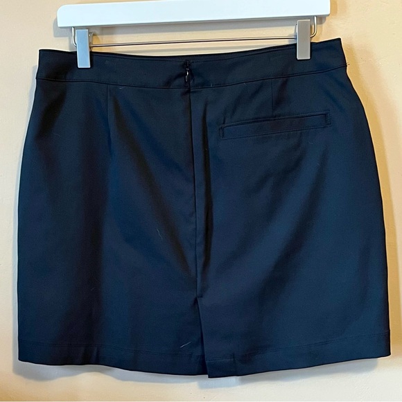PGA Tour - Women’s - Athletic Skort - Size 6 - Picture 5 of 8
